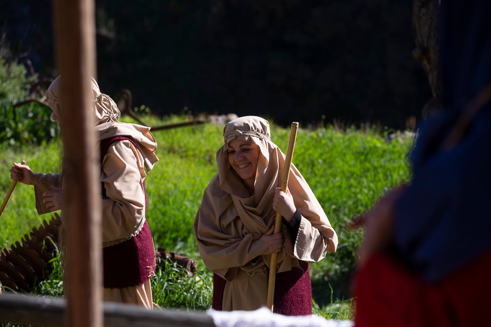 El anejo motrileño de Tablones ha vuelto a organizar su exitoso Belén Viviente, que el municipio 'utiliza' como reclamo turístico