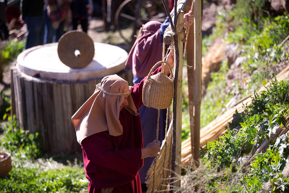 El anejo motrileño de Tablones ha vuelto a organizar su exitoso Belén Viviente, que el municipio 'utiliza' como reclamo turístico