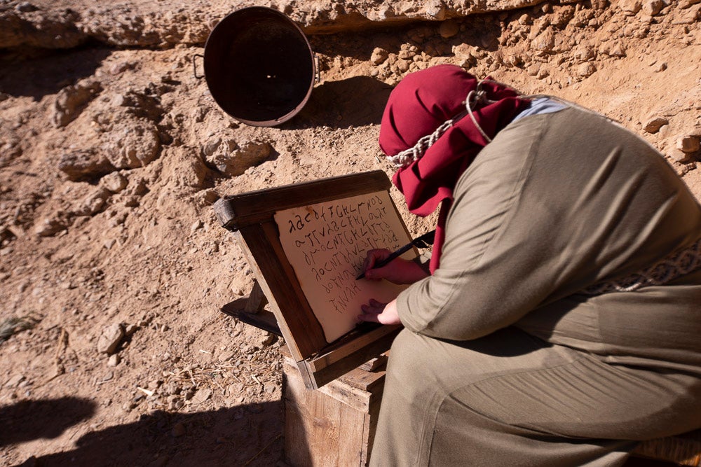 El anejo motrileño de Tablones ha vuelto a organizar su exitoso Belén Viviente, que el municipio 'utiliza' como reclamo turístico