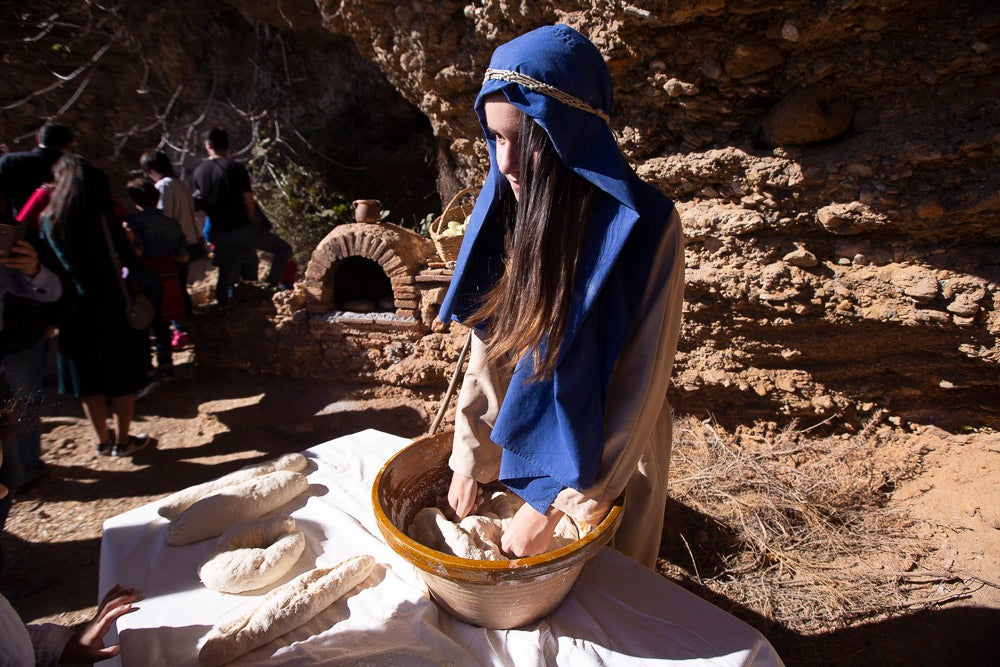 El anejo motrileño de Tablones ha vuelto a organizar su exitoso Belén Viviente, que el municipio 'utiliza' como reclamo turístico