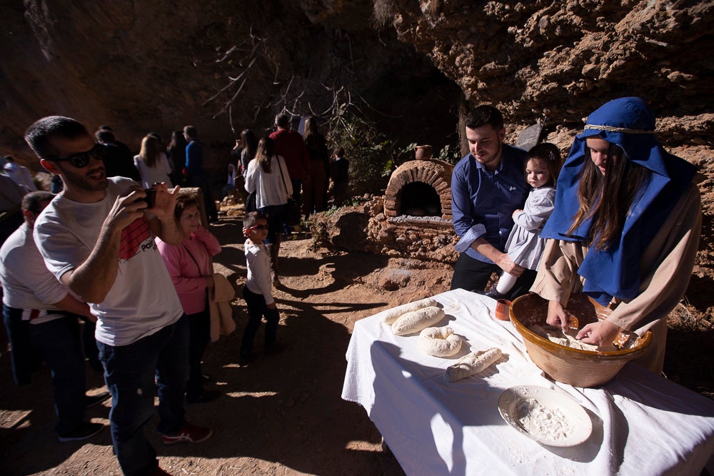 El anejo motrileño de Tablones ha vuelto a organizar su exitoso Belén Viviente, que el municipio 'utiliza' como reclamo turístico