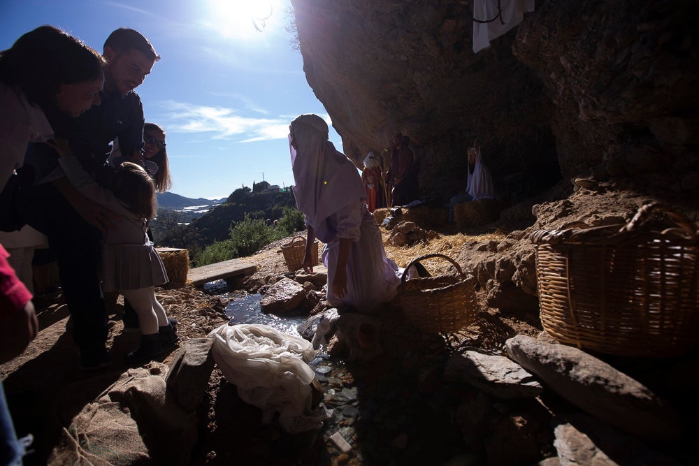 El anejo motrileño de Tablones ha vuelto a organizar su exitoso Belén Viviente, que el municipio 'utiliza' como reclamo turístico