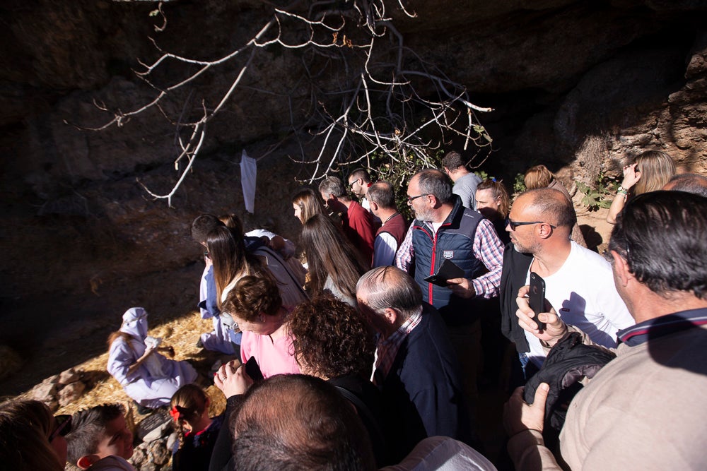 El anejo motrileño de Tablones ha vuelto a organizar su exitoso Belén Viviente, que el municipio 'utiliza' como reclamo turístico