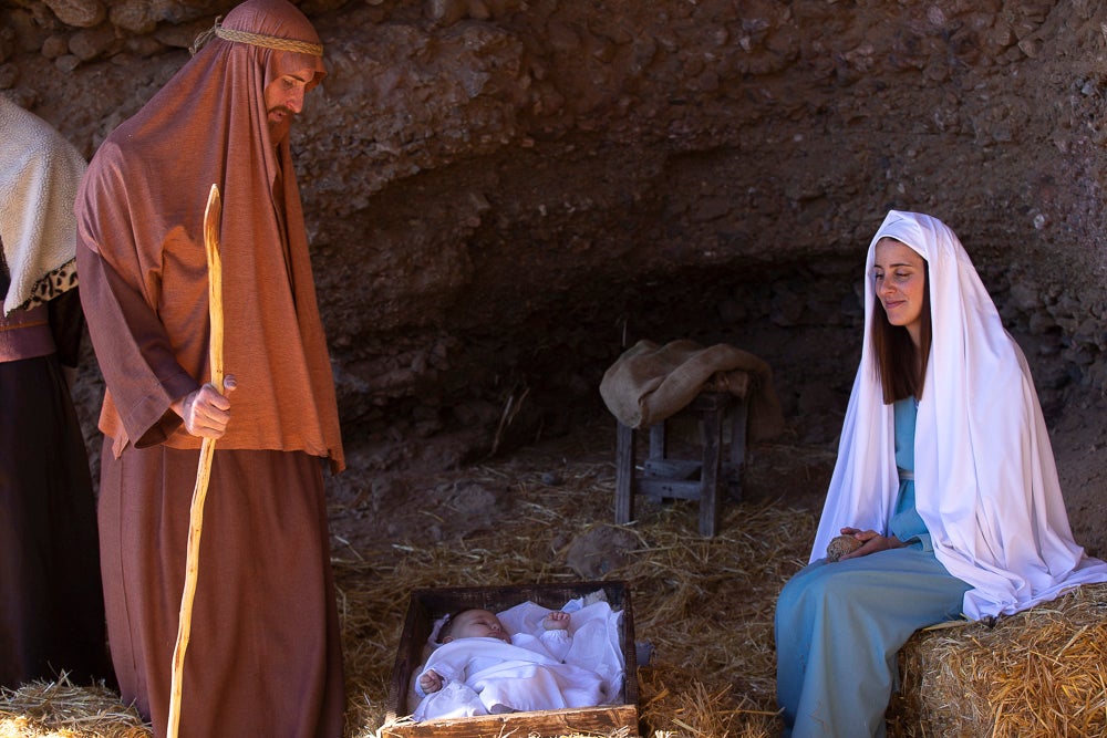 El anejo motrileño de Tablones ha vuelto a organizar su exitoso Belén Viviente, que el municipio 'utiliza' como reclamo turístico