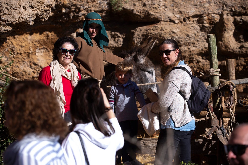 El anejo motrileño de Tablones ha vuelto a organizar su exitoso Belén Viviente, que el municipio 'utiliza' como reclamo turístico