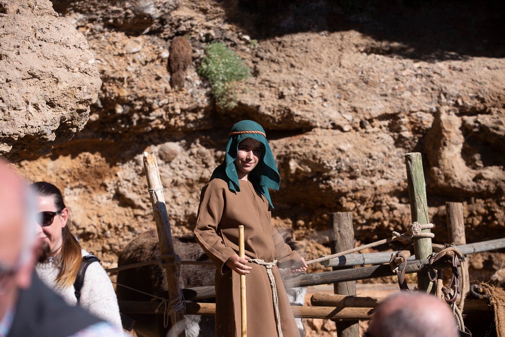 El anejo motrileño de Tablones ha vuelto a organizar su exitoso Belén Viviente, que el municipio 'utiliza' como reclamo turístico