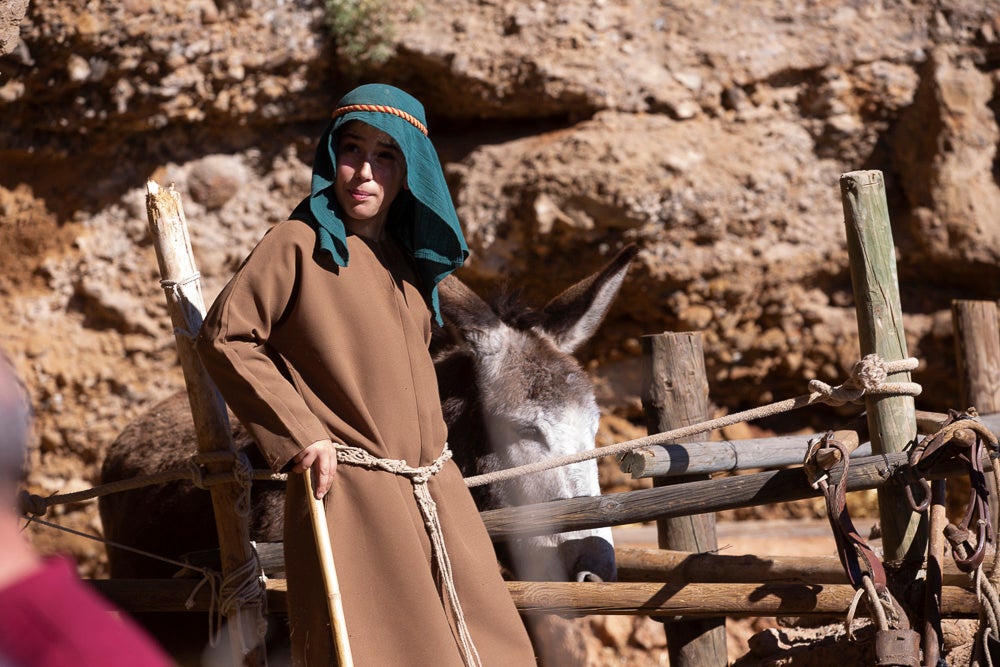 El anejo motrileño de Tablones ha vuelto a organizar su exitoso Belén Viviente, que el municipio 'utiliza' como reclamo turístico