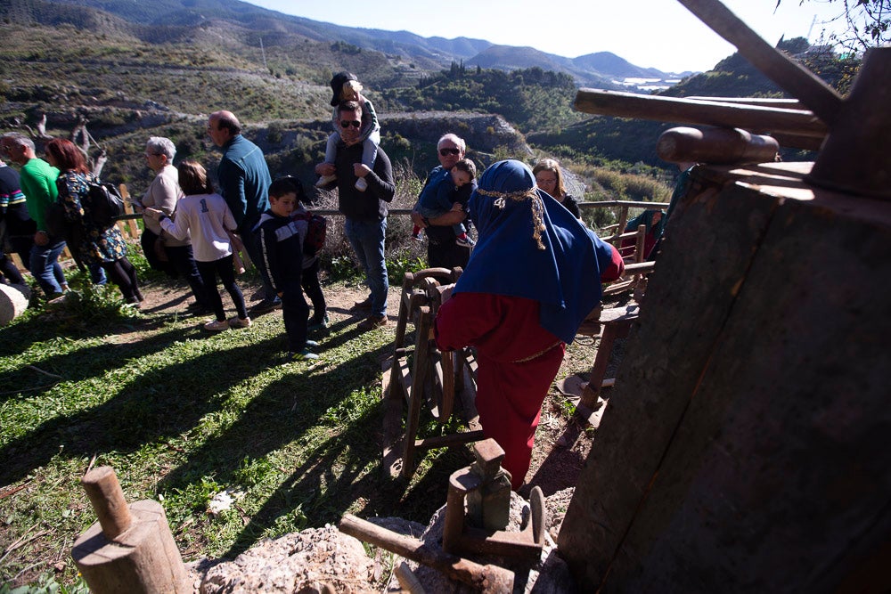 El anejo motrileño de Tablones ha vuelto a organizar su exitoso Belén Viviente, que el municipio 'utiliza' como reclamo turístico