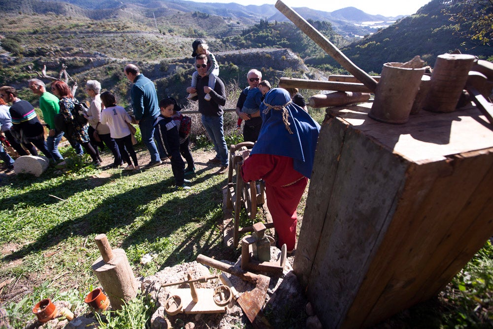El anejo motrileño de Tablones ha vuelto a organizar su exitoso Belén Viviente, que el municipio 'utiliza' como reclamo turístico