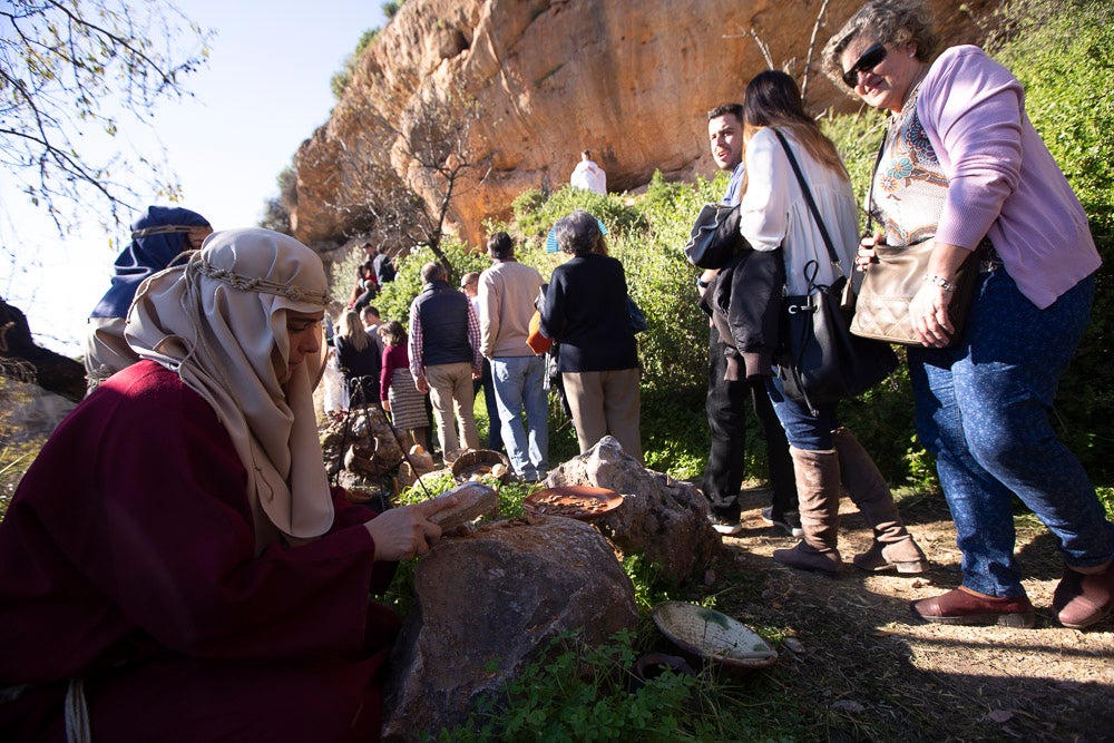 El anejo motrileño de Tablones ha vuelto a organizar su exitoso Belén Viviente, que el municipio 'utiliza' como reclamo turístico