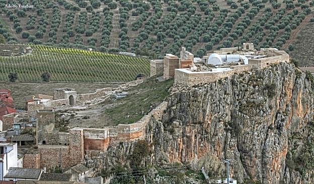 La Villa fortificada de Íllora, levantada sobre restos de época romana, es el paradigma de actuación positiva.