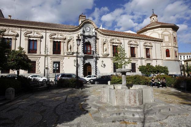 La sede del Consejo Consultivo de Andalucía se halla en el Palacio de Bibataubín de Granada. 