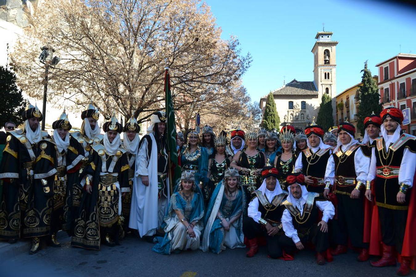 Importante dispositivo policial en el centro de Granada ante la presencia de colectivos en contra y a favor de la celebración