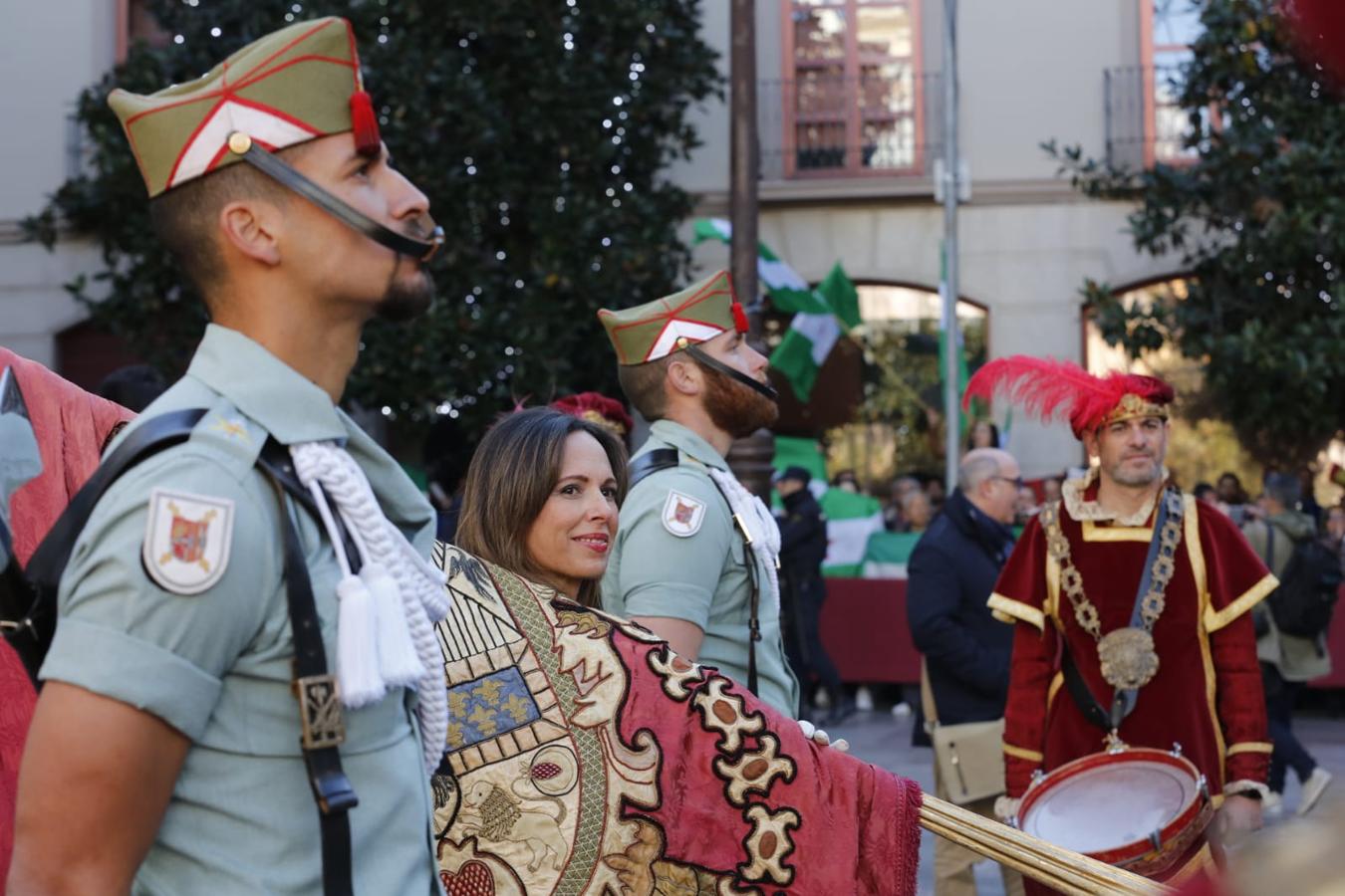 Importante dispositivo policial en el centro de Granada ante la presencia de colectivos en contra y a favor de la celebración