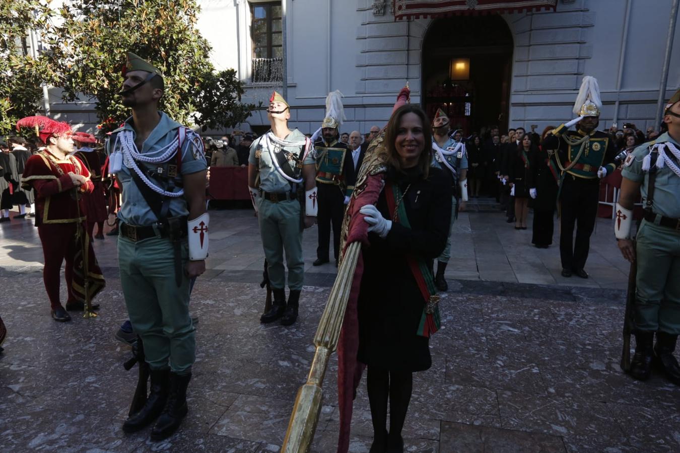 Importante dispositivo policial en el centro de Granada ante la presencia de colectivos en contra y a favor de la celebración