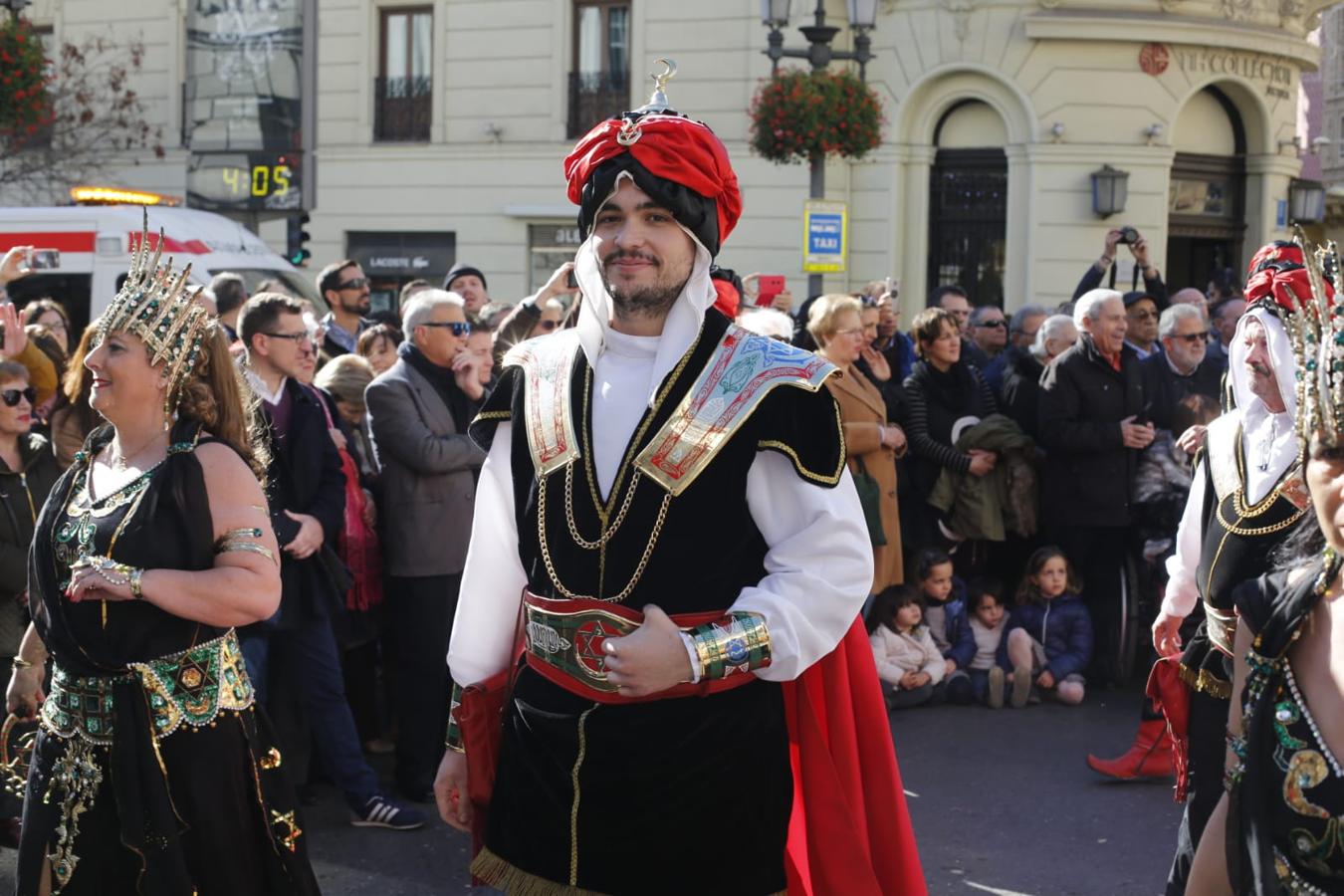 Importante dispositivo policial en el centro de Granada ante la presencia de colectivos en contra y a favor de la celebración