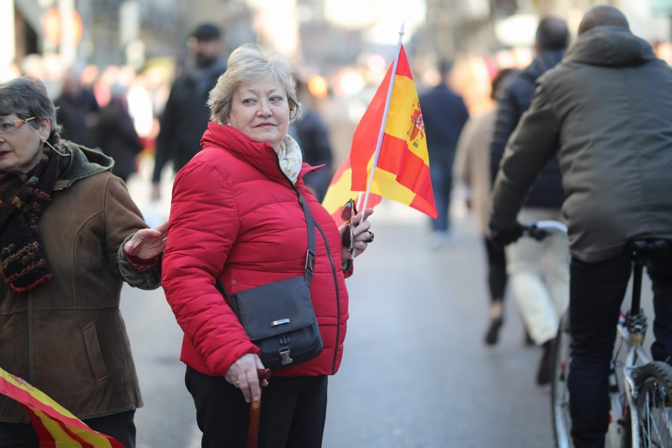 Importante dispositivo policial en el centro de Granada ante la presencia de colectivos en contra y a favor de la celebración