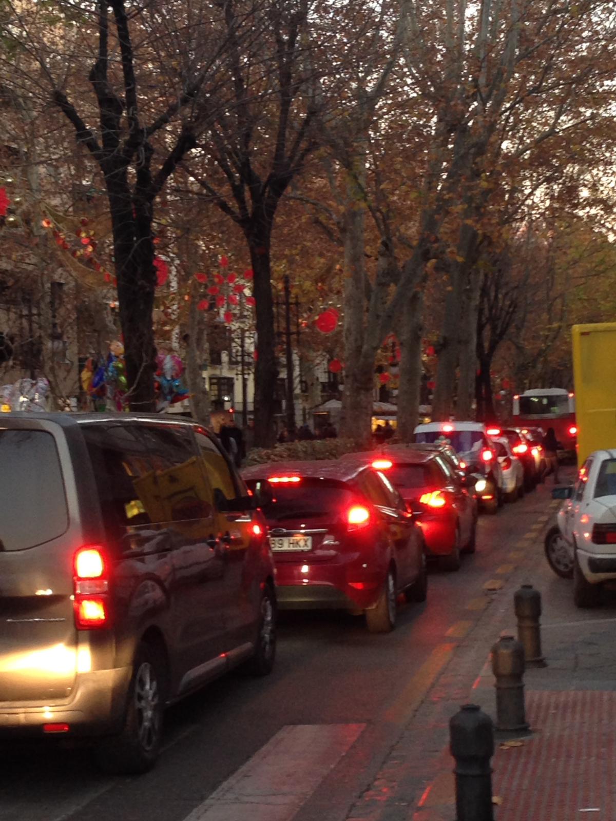 A pocos días de Reyes, el centro de Granada está hasta arriba de gente 