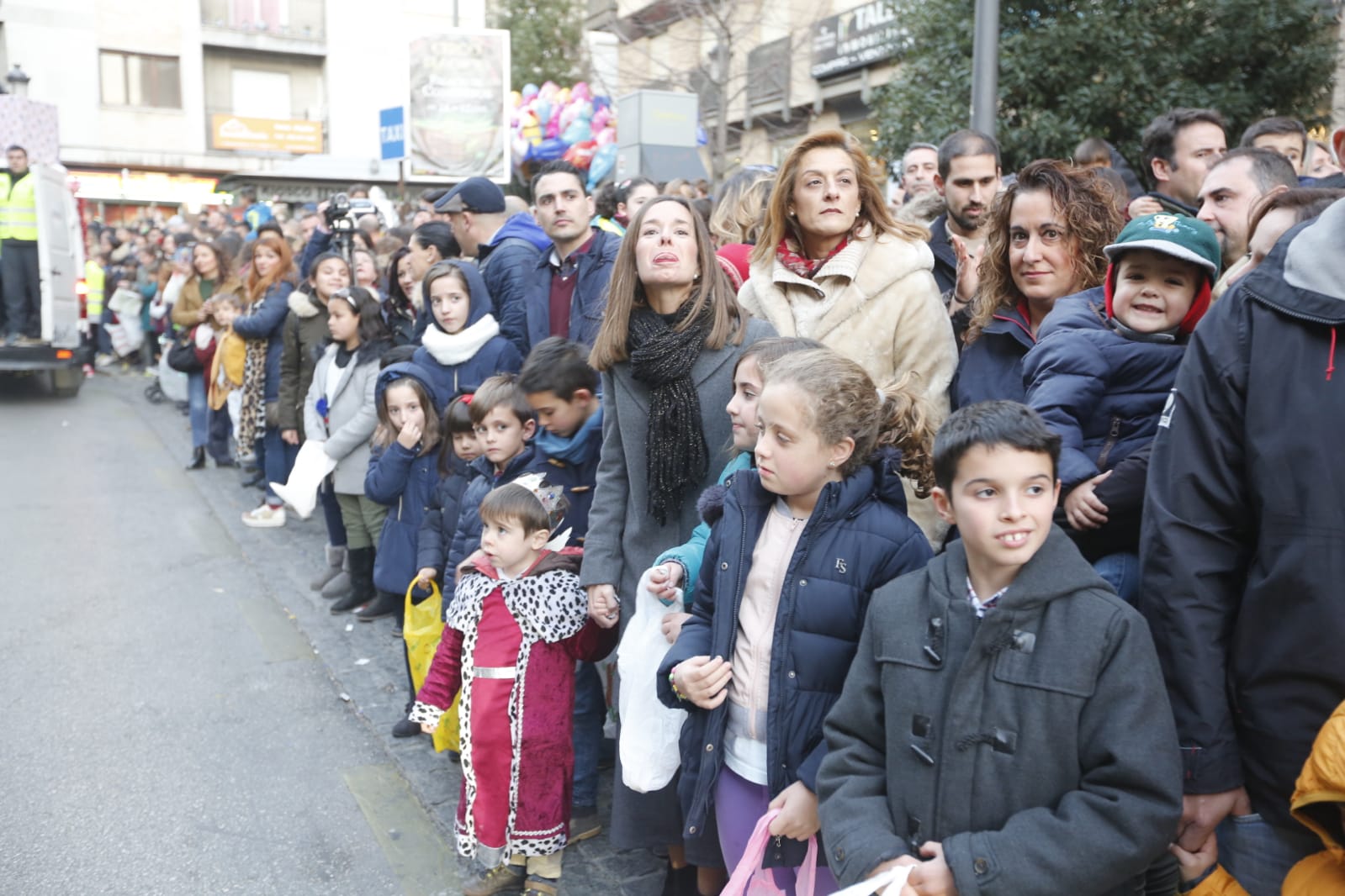 Fotos: La cabalgata de los Reyes Magos sale a las calles de Granada