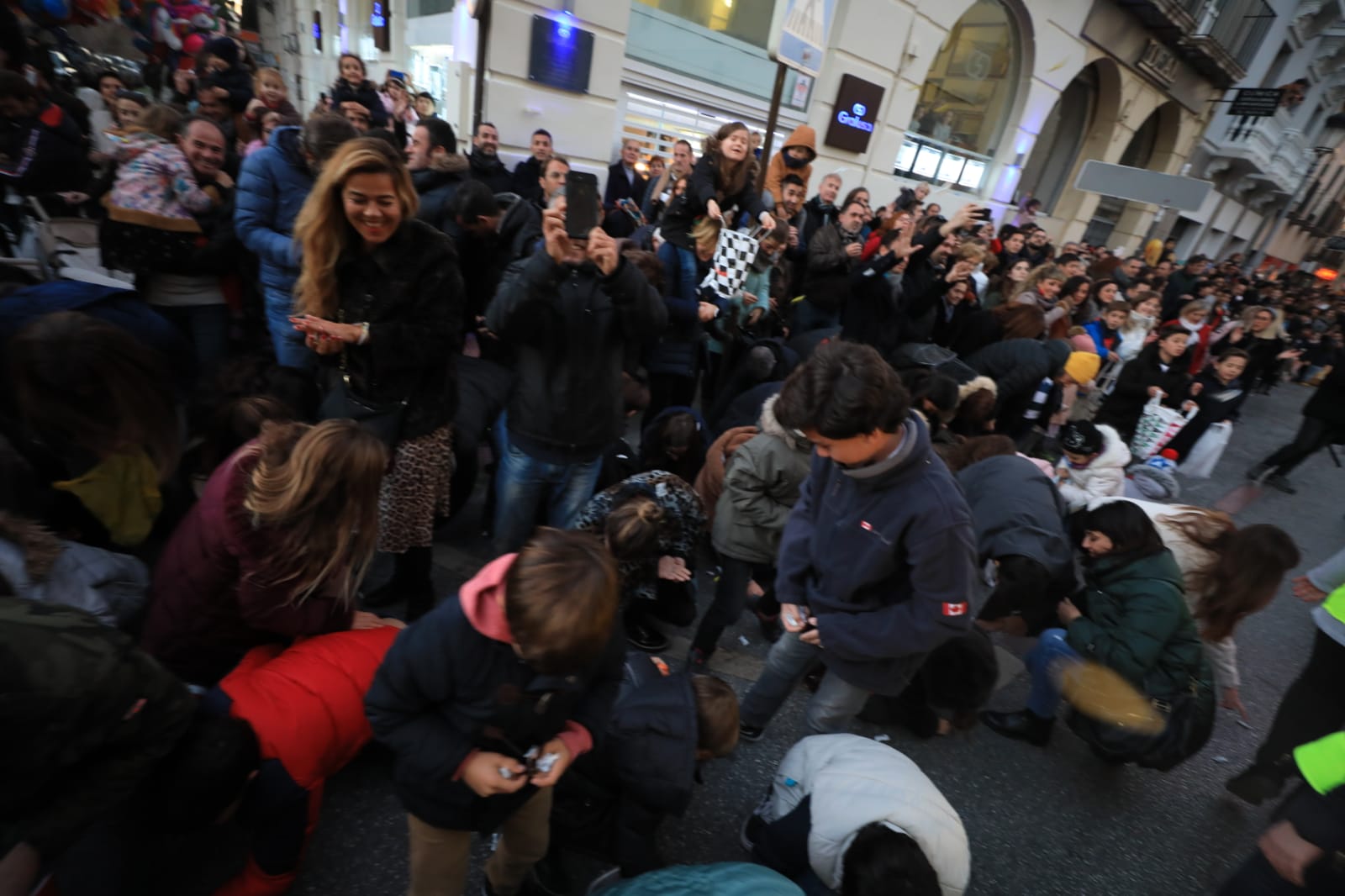 Fotos: La cabalgata de los Reyes Magos sale a las calles de Granada