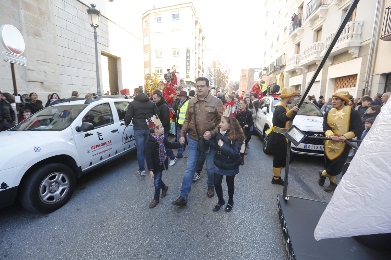 Desde los minutos previos al arranque hasta su llegada al Ayutamiento de Granada, aquí tienes todas las imágenes de la noche más mágica de la Navidad