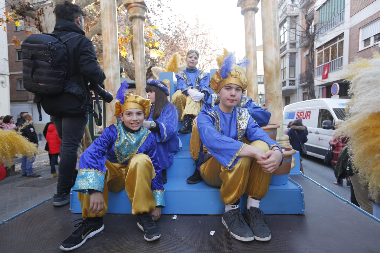 Desde los minutos previos al arranque hasta su llegada al Ayutamiento de Granada, aquí tienes todas las imágenes de la noche más mágica de la Navidad