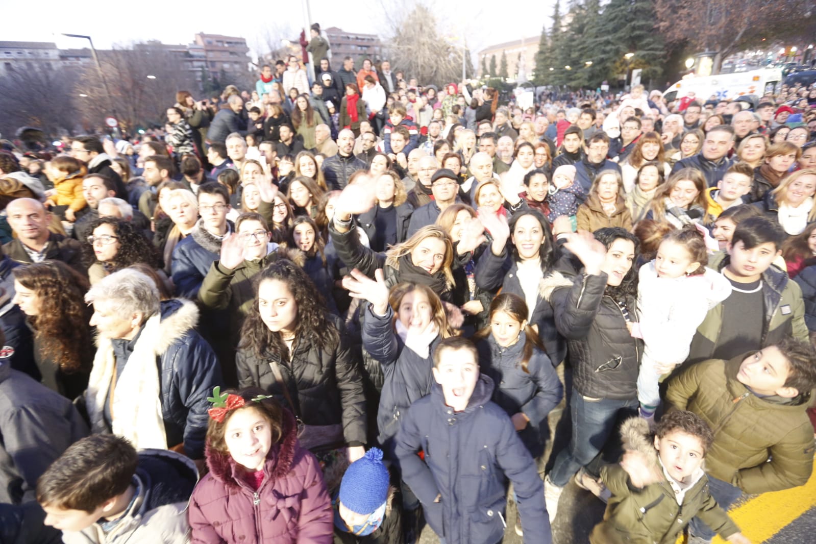 Desde los minutos previos al arranque hasta su llegada al Ayutamiento de Granada, aquí tienes todas las imágenes de la noche más mágica de la Navidad