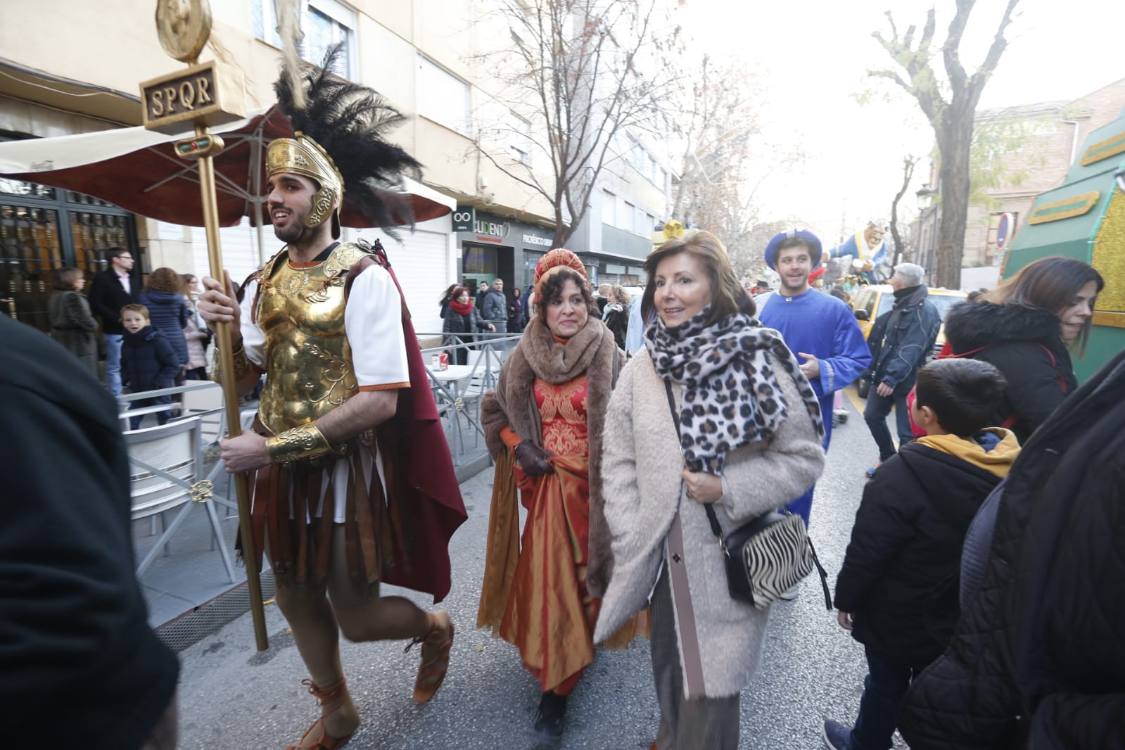 Desde los minutos previos al arranque hasta su llegada al Ayutamiento de Granada, aquí tienes todas las imágenes de la noche más mágica de la Navidad