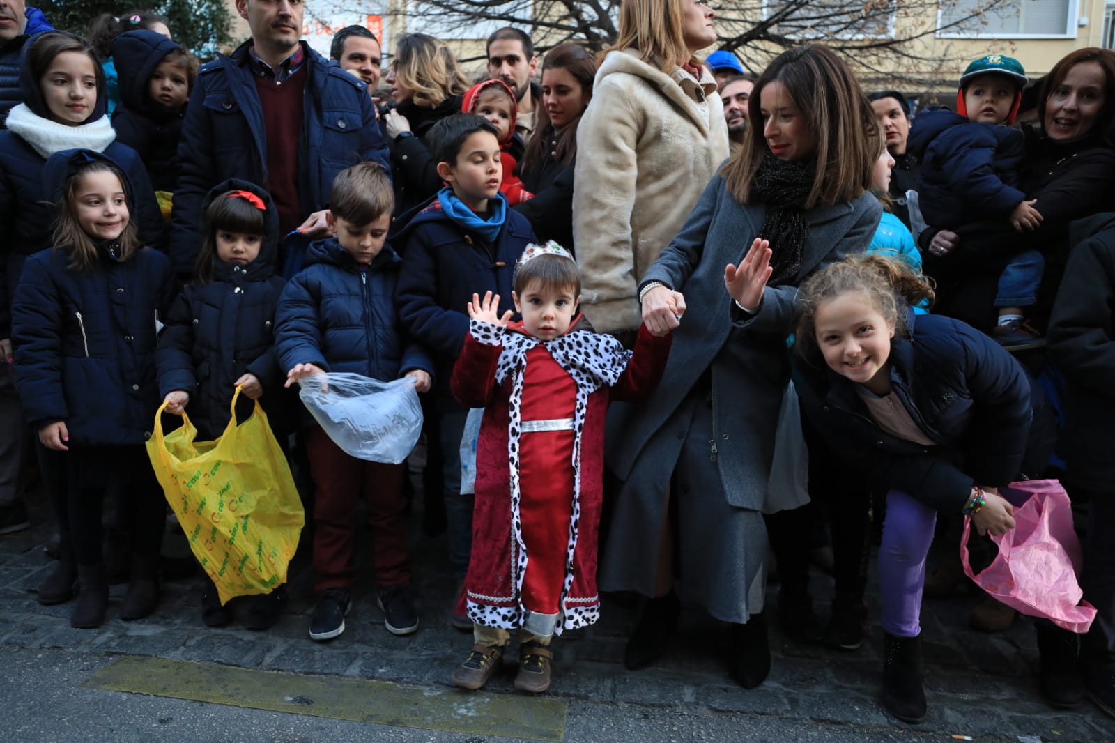 Desde los minutos previos al arranque hasta su llegada al Ayutamiento de Granada, aquí tienes todas las imágenes de la noche más mágica de la Navidad