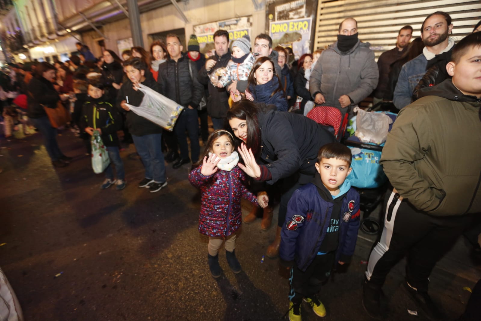 Desde los minutos previos al arranque hasta su llegada al Ayutamiento de Granada, aquí tienes todas las imágenes de la noche más mágica de la Navidad