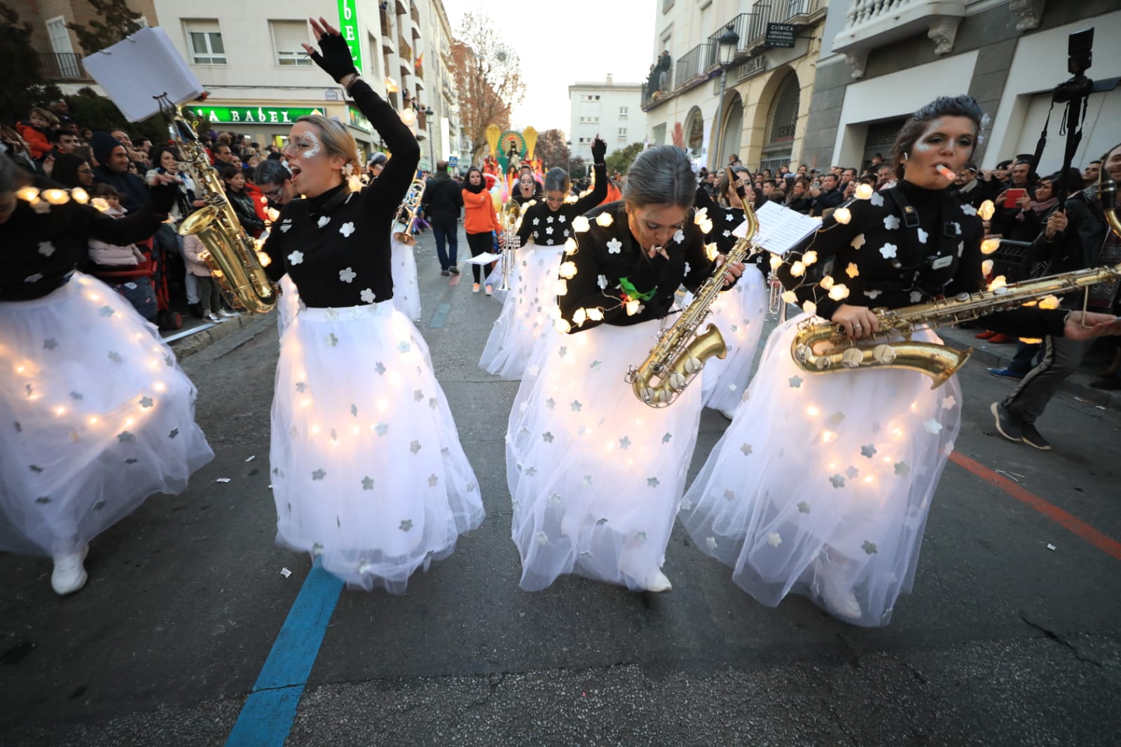 Desde los minutos previos al arranque hasta su llegada al Ayutamiento de Granada, aquí tienes todas las imágenes de la noche más mágica de la Navidad