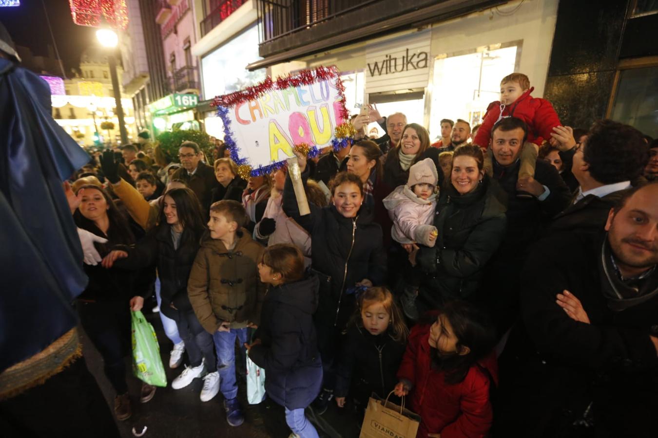 Fotos: Las calles de Granada, de bote en bote para ver a sus Majestades de Oriente