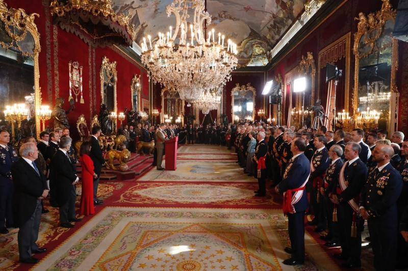 Los Reyes de España, Felipe VI y doña Letizia, presidieron la tradicional Pascua Militar junto a los ministros de Defensa y del Interior, Margarita Robles y Fernando Grande-Marlaska