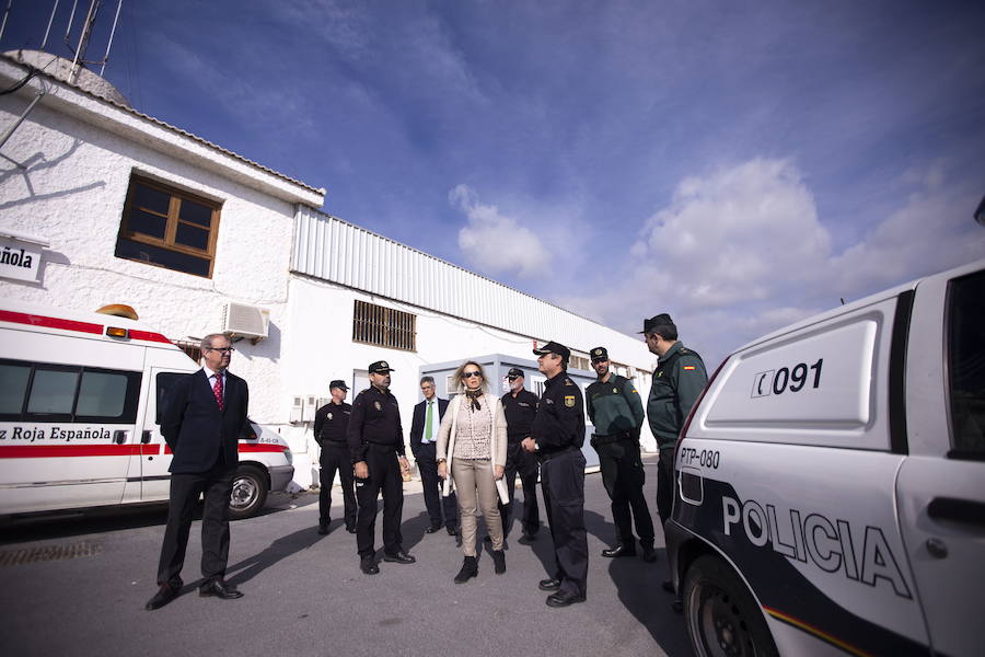 La fiscal superior de Andalucía, Ana Tárrago, y el jefe superior de Policía de Andalucía Oriental, Jesús Redondo visitaron el CATE de Motril el pasado mes de diciembre. 