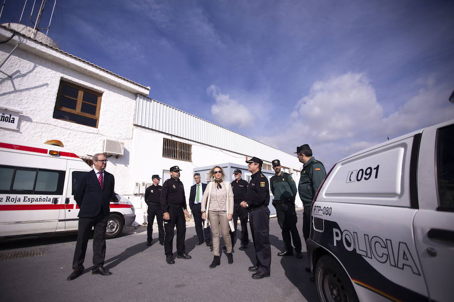 La fiscal superior de Andalucía, Ana Tárrago, y el jefe superior de Policía de Andalucía Oriental, Jesús Redondo visitaron el CATE de Motril el pasado mes de diciembre. 