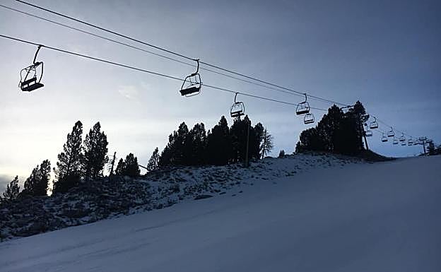 Candanchú se prepara para la apertura