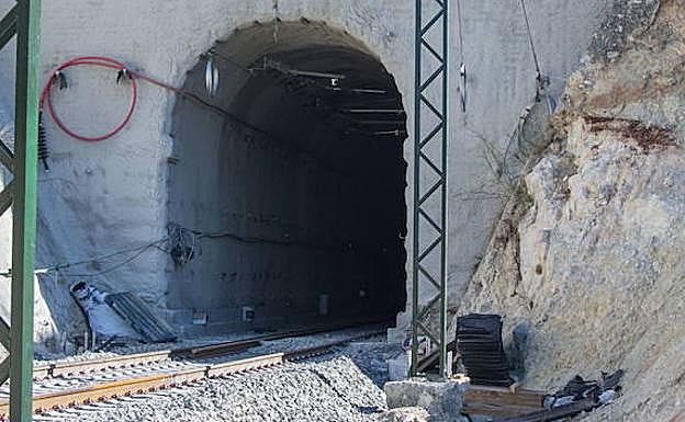 Los primeros presupuestos de Pedro Sánchez rescatan la Variante de Loja del AVE