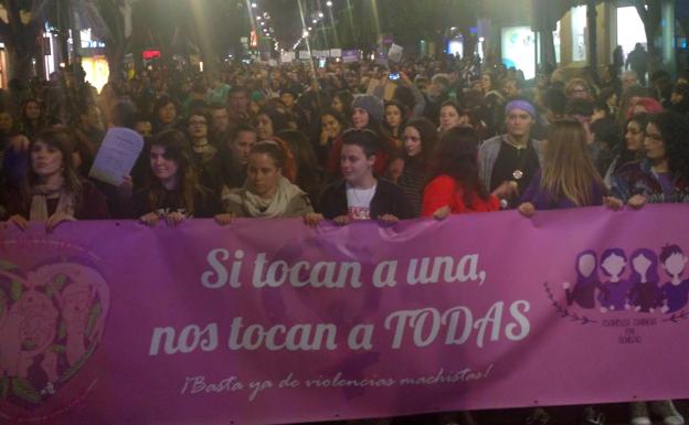 Cientos de personas salen a las calles de Almería por los derechos de las mujeres