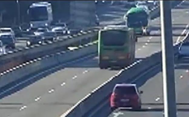 Un autobús kamikaze recorre la autovía en sentido contratio durante 11 kilómetros