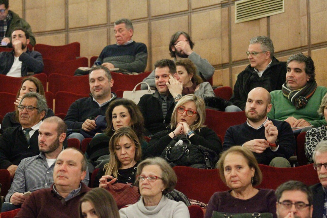 La UGR entrega los premios extraordinarios de doctorado a 36 hombres y mujeres que ahora trabajan en universidades de España y el extranjero