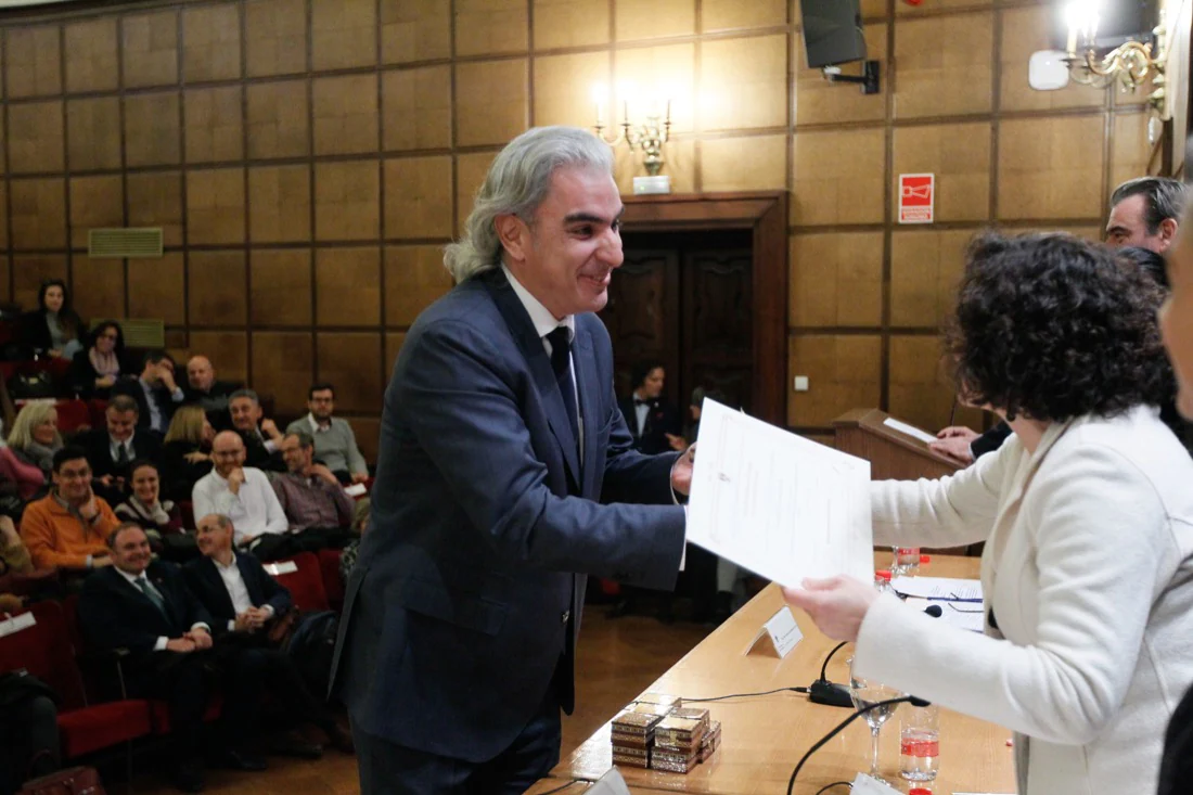 La UGR entrega los premios extraordinarios de doctorado a 36 hombres y mujeres que ahora trabajan en universidades de España y el extranjero