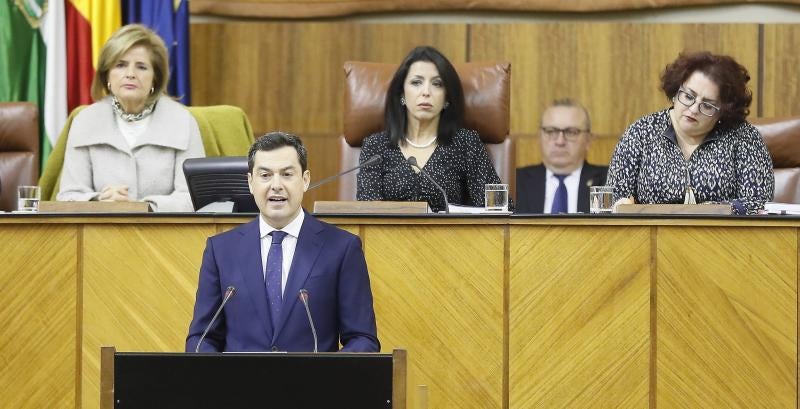 El líder del PP andaluz protagoniza el acto de investidura en el Parlamento