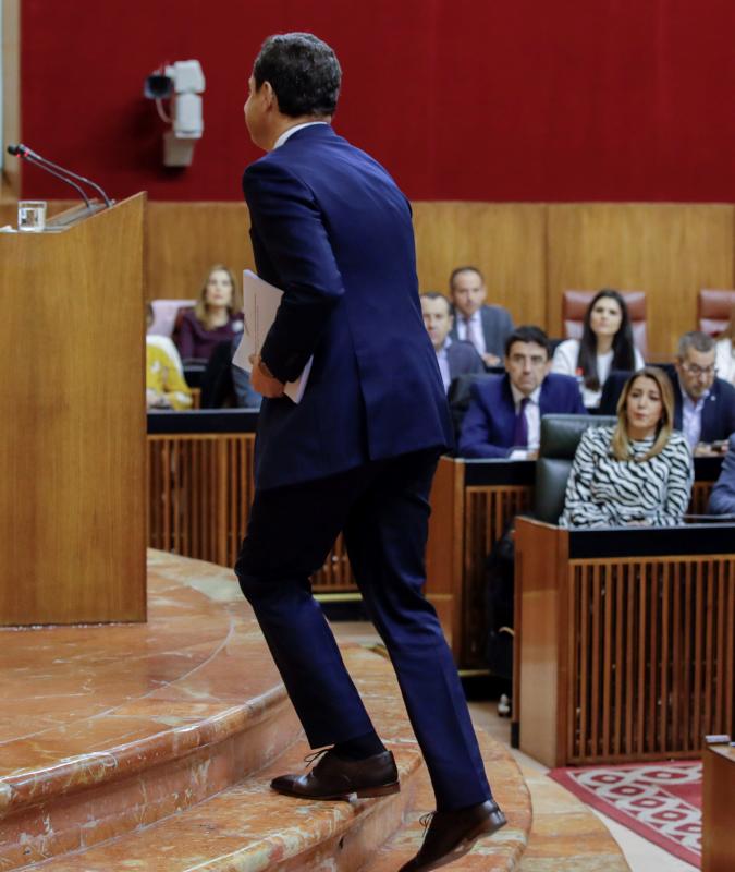 El líder del PP andaluz protagoniza el acto de investidura en el Parlamento