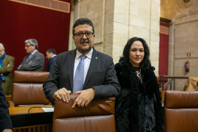 El líder del PP andaluz protagoniza el acto de investidura en el Parlamento