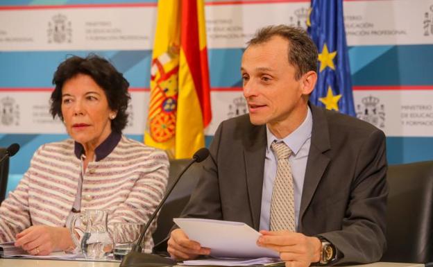 La ministra de Educación y Formación Profesional, Isabel Celaá, y el ministro de Ciencia, Innovación y Universidades, Pedro Duque. 