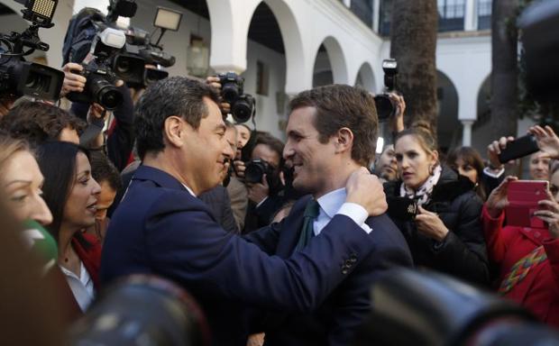 Casado, convencido de que la investidura de Moreno es «el primer paso» para «recuperar el Gobierno de España»