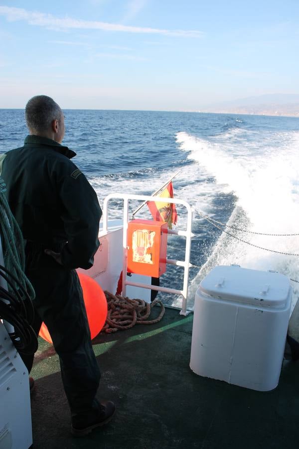 Junto a Salvamento Marítimo efectúa el primer test en Almería de un supuesto auxilio a un inmigrante caído al mar