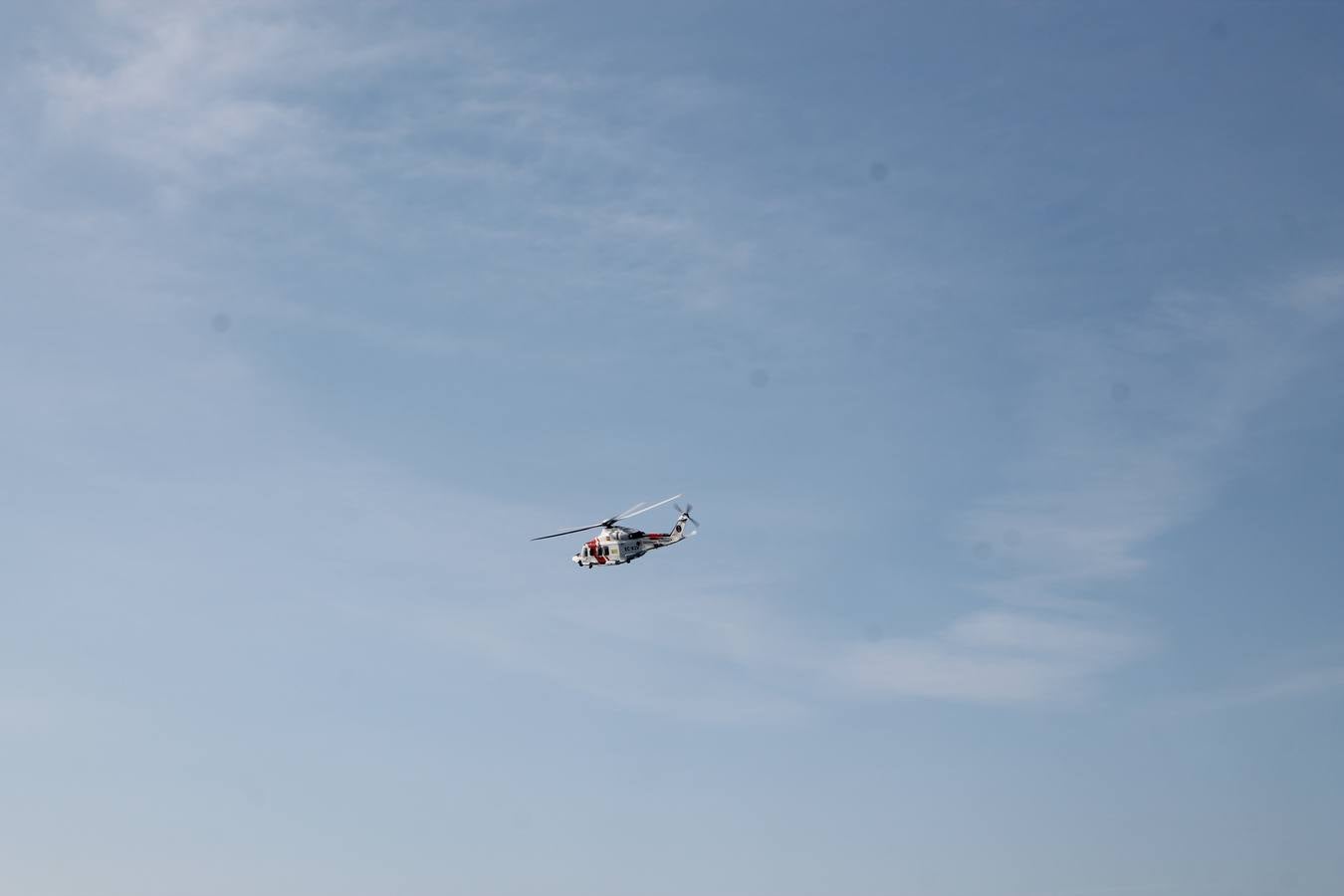 Junto a Salvamento Marítimo efectúa el primer test en Almería de un supuesto auxilio a un inmigrante caído al mar