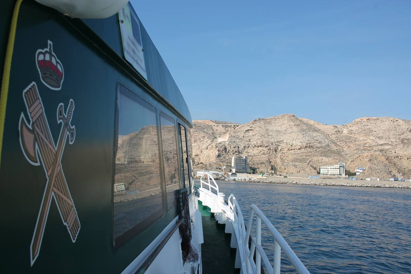 Junto a Salvamento Marítimo efectúa el primer test en Almería de un supuesto auxilio a un inmigrante caído al mar