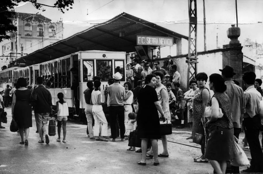 Parada del tranvía en el Paseo de la Bomba. 1968
